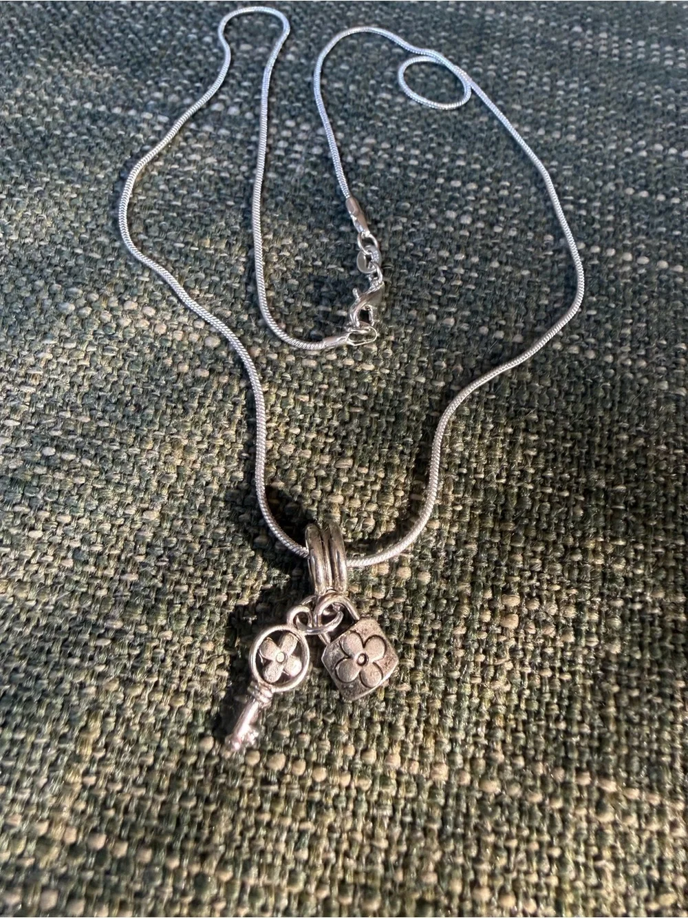 Stainless steel Key & Lock Pendant Necklace - Silver